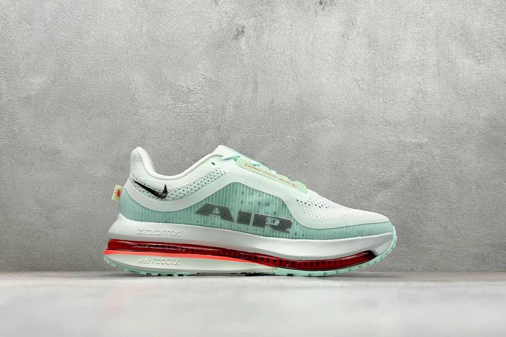 Nike Pegasus Plus in Green: Verdant Mile-Cruncher