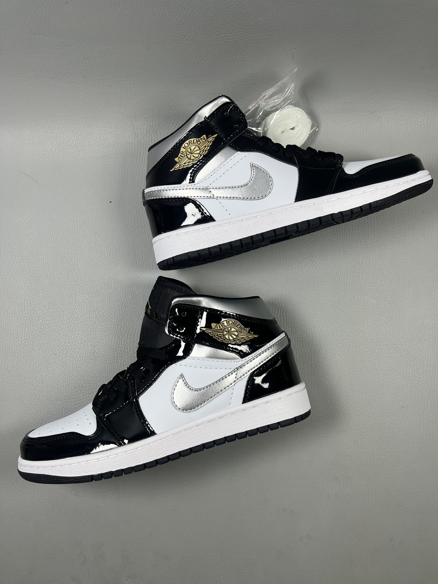 Air Jordan 1 Retro High OG 'Metallic Silver'