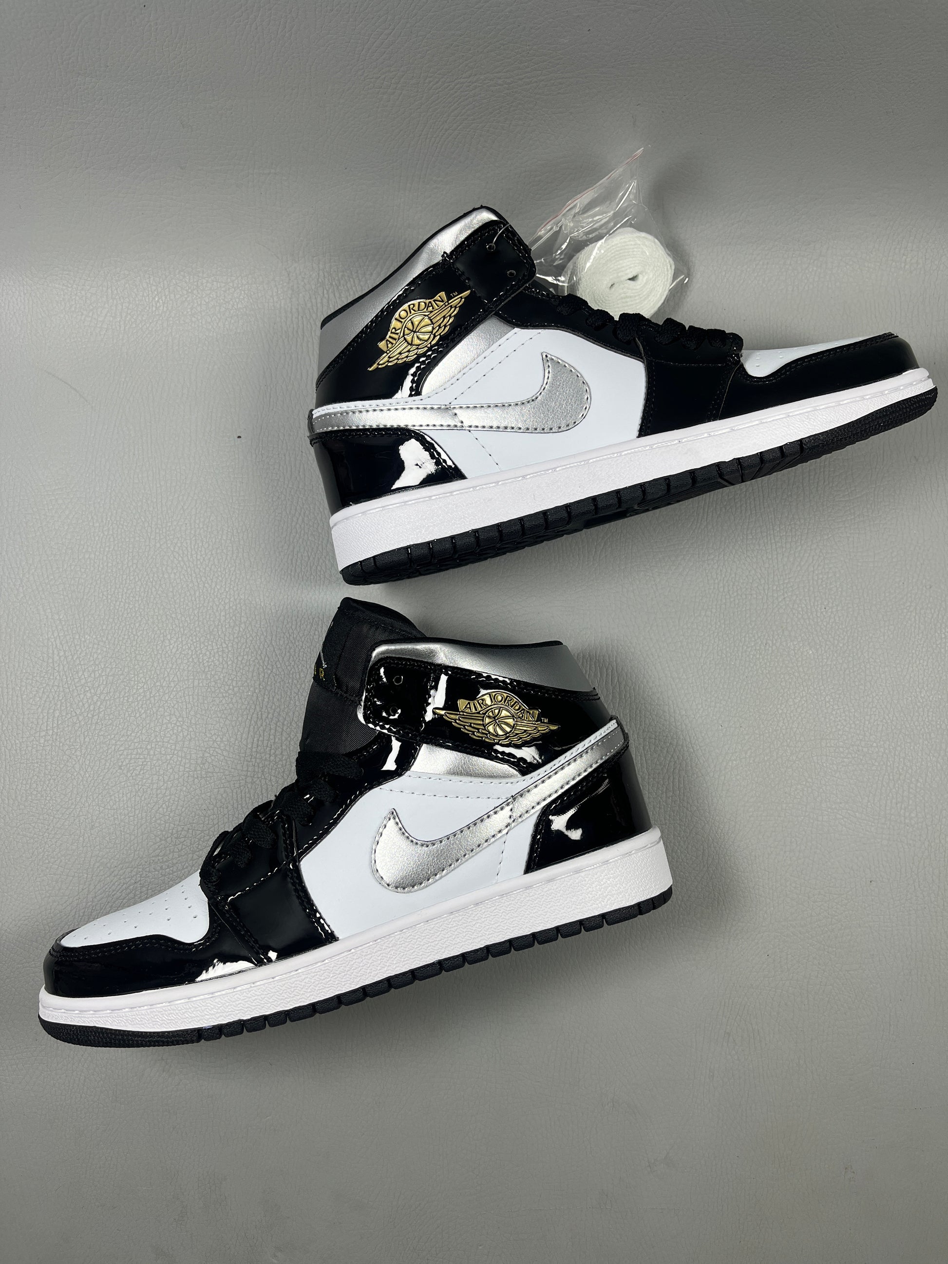 Air Jordan 1 Retro High OG 'Metallic Silver'
