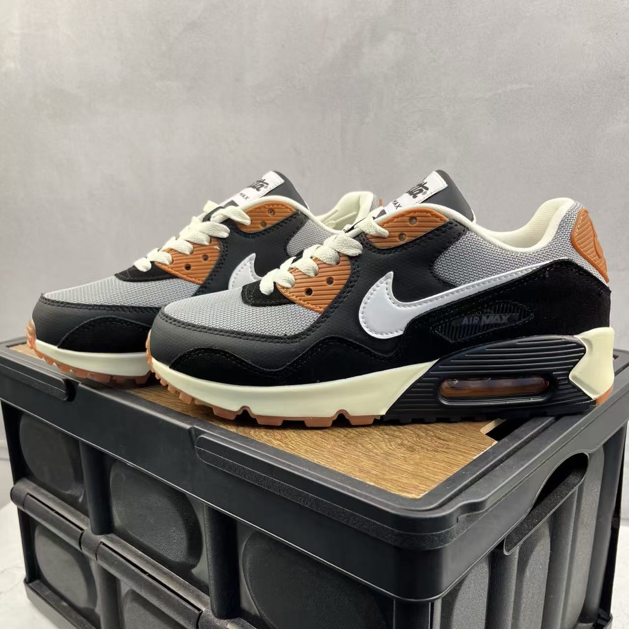 Nike Air Max 90 “Black/Grey” – Understated Urban Staple