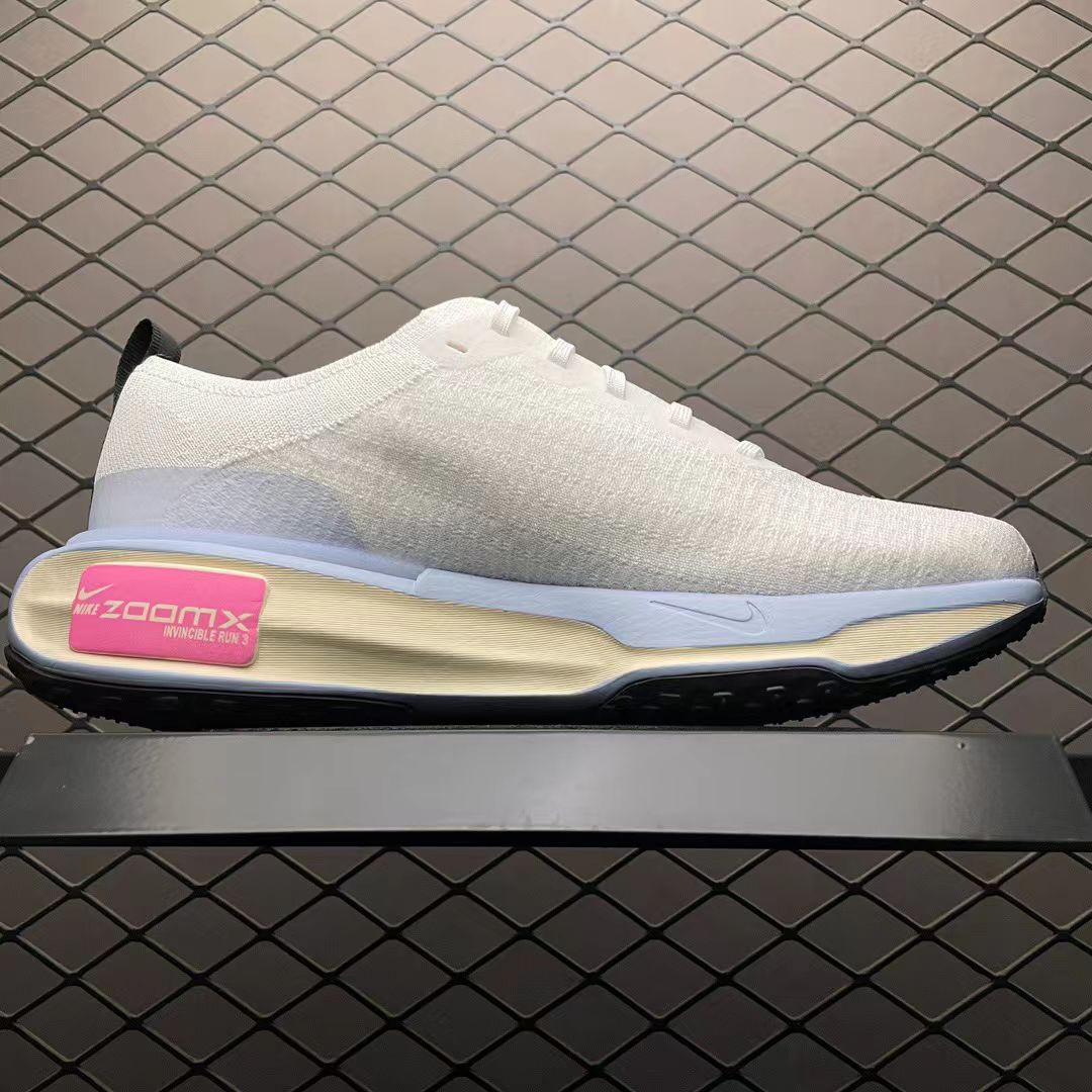 Nike Zoom Run in White/Black/Mist Blue: Aerial Drift