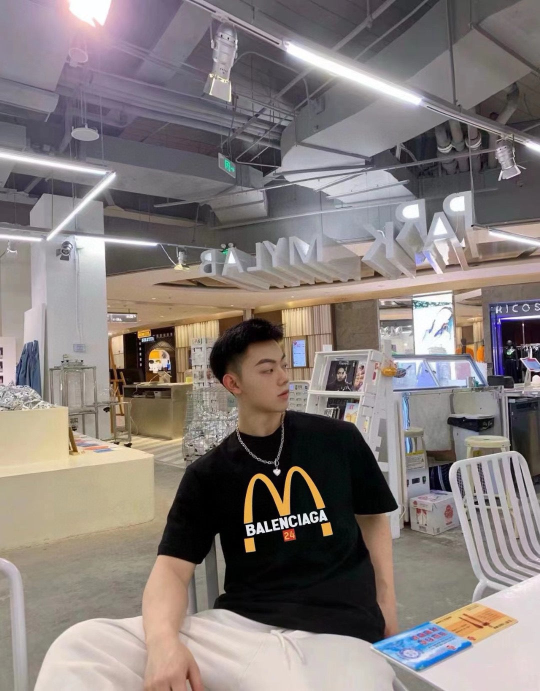 Ba*len*cia*ga mcdonald's t-shirt