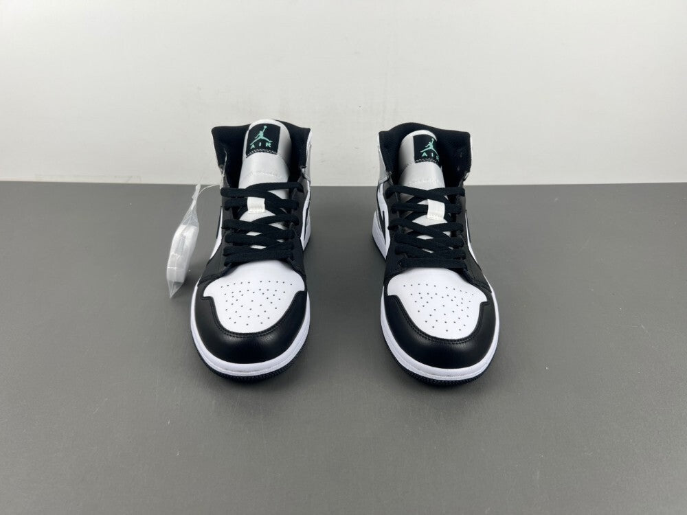 Air Jordan 1 Mid 'Light Smoke Grey'