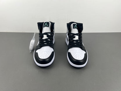 Air Jordan 1 Mid 'Light Smoke Grey'
