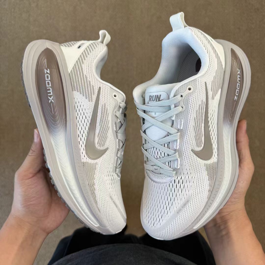 Nike Zoom Vomero in White/Grey: Urban Cumulus