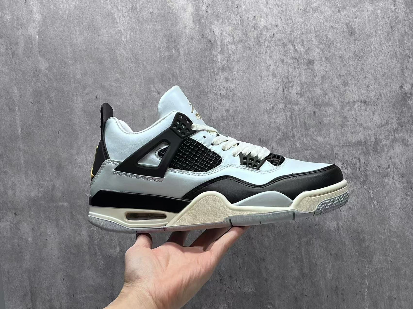 Air Jordan 4 Retro "Platinum"