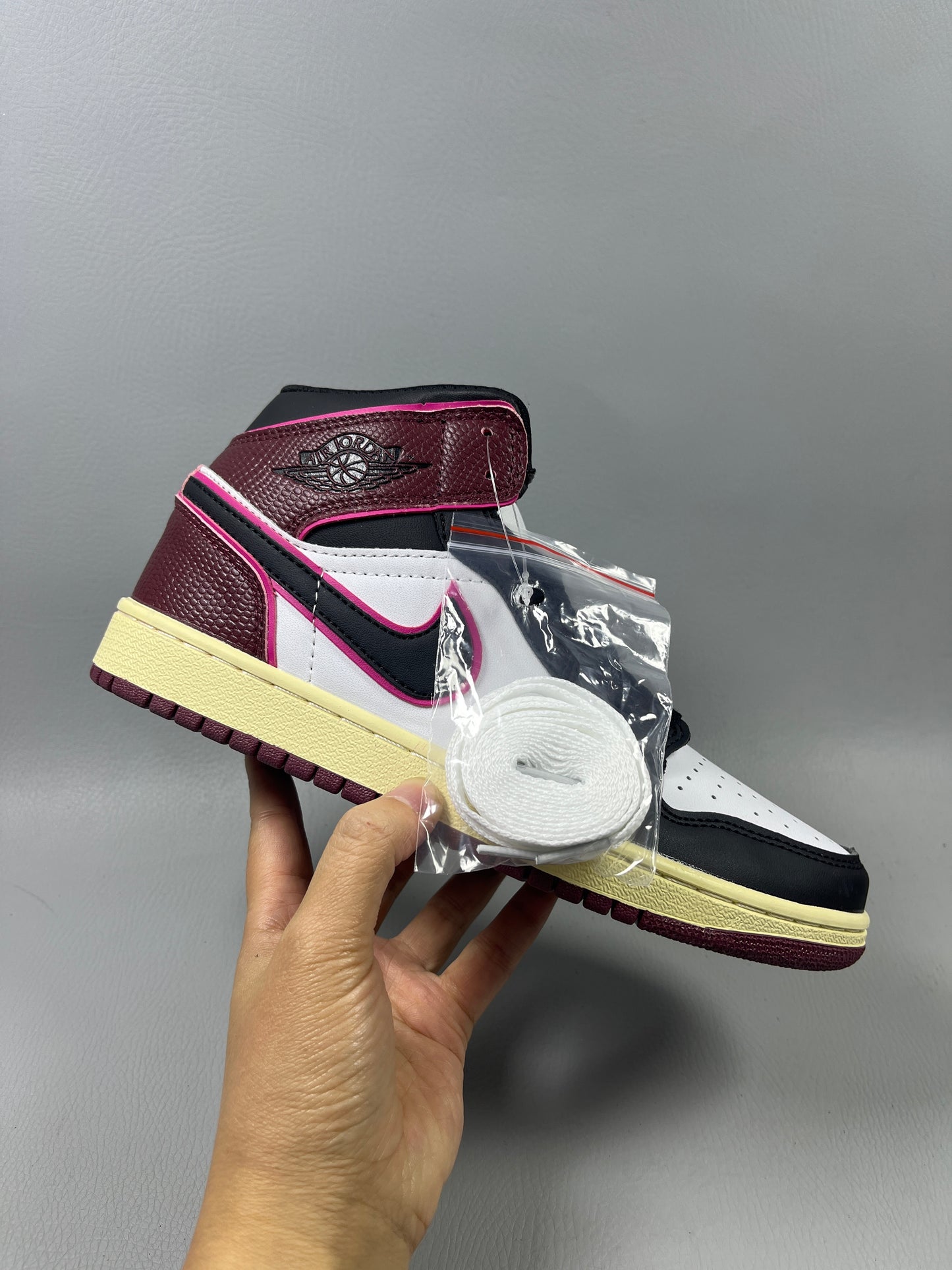 Air Jordan 1 Retro High OG 'Siltstone'