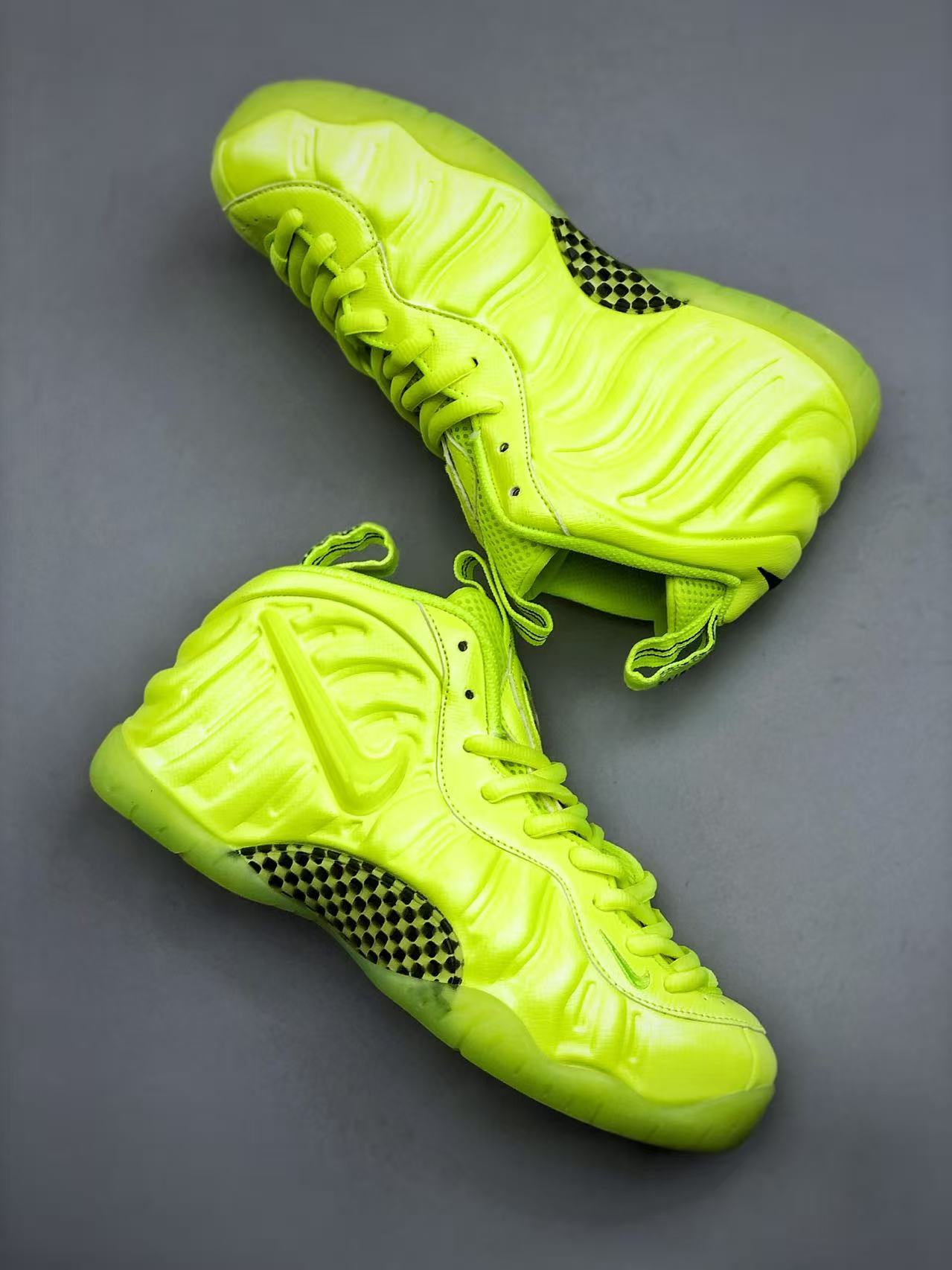 Kyrie Infinity EP "Neon Glow" in Volt: Bio-Luminescent Court Art