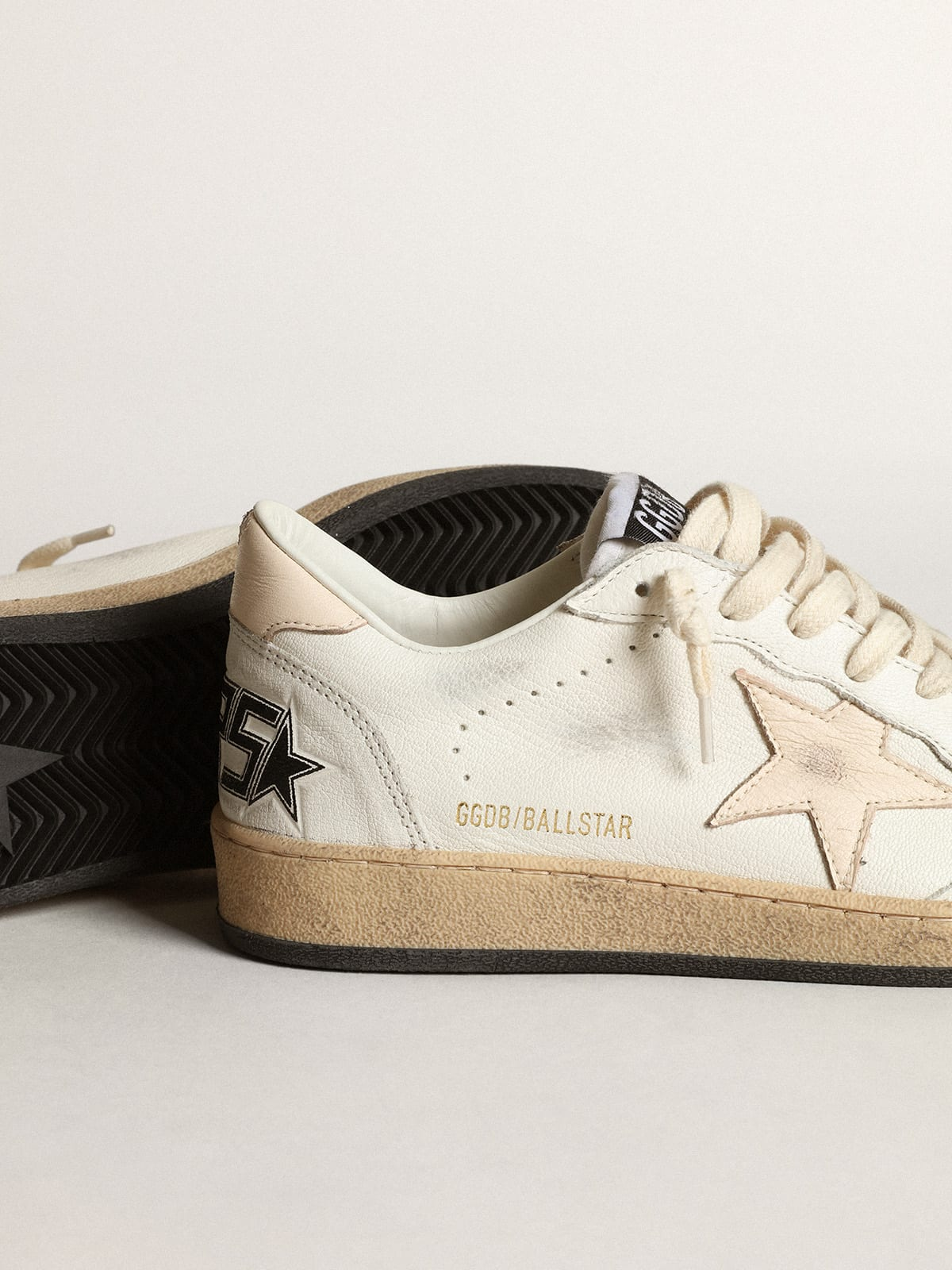 Ball Star Ltd In Nappa Bianca Con Stella In Nappa Color Salmone