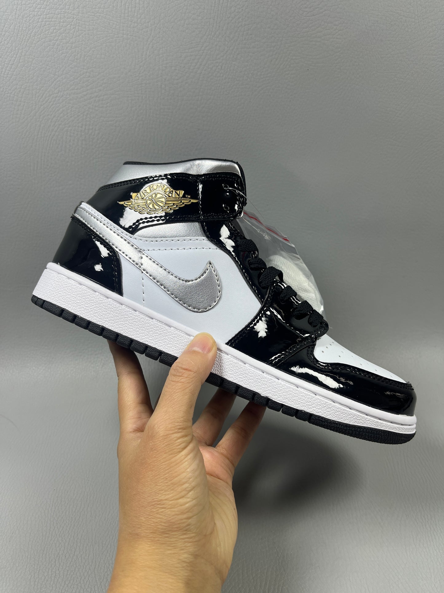 Air Jordan 1 Retro High OG 'Metallic Silver'