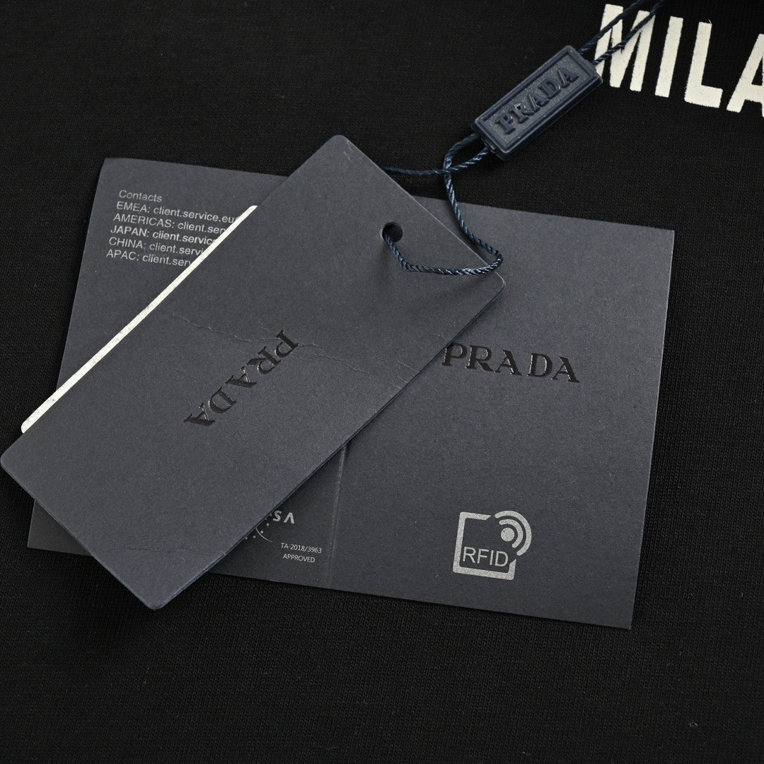 Pra*a t-shirt - black with bold branding