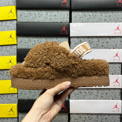 UGG Classic Snow Boot in Chestnut