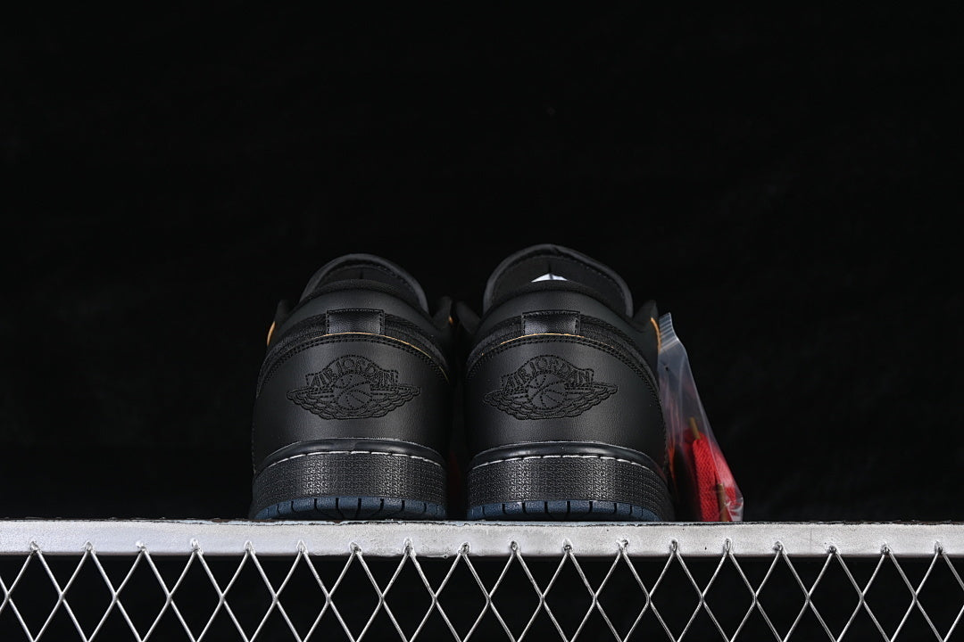 AIR JORDAN 1 LOW "BLACK / VARSITY RED"
