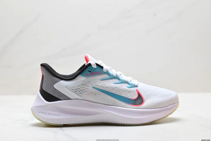 Nike Zoom Winflo 7 in White/Green: Botanical Drive