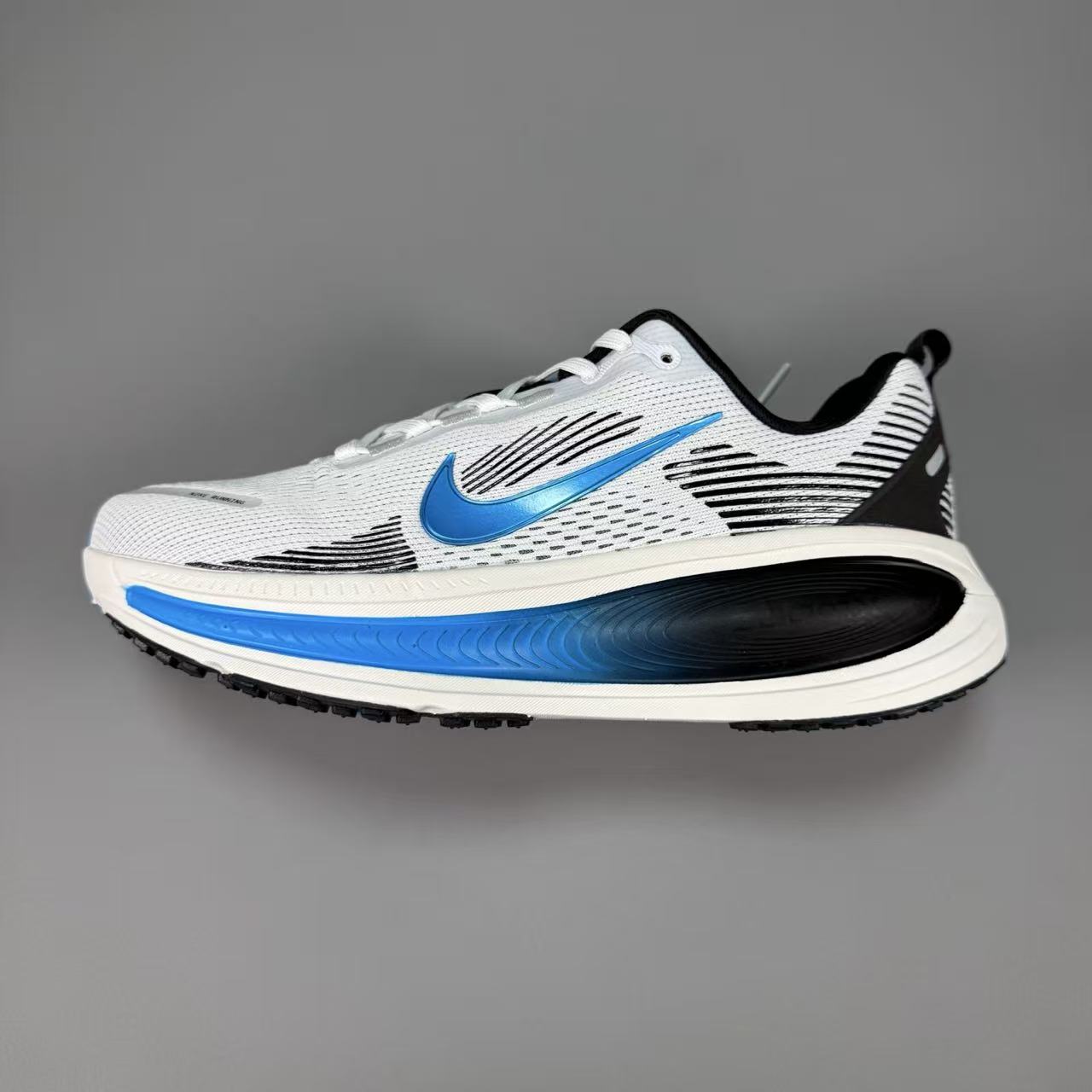 Nike Zoom Vomero in Grey/Blue: Harbor Dusk