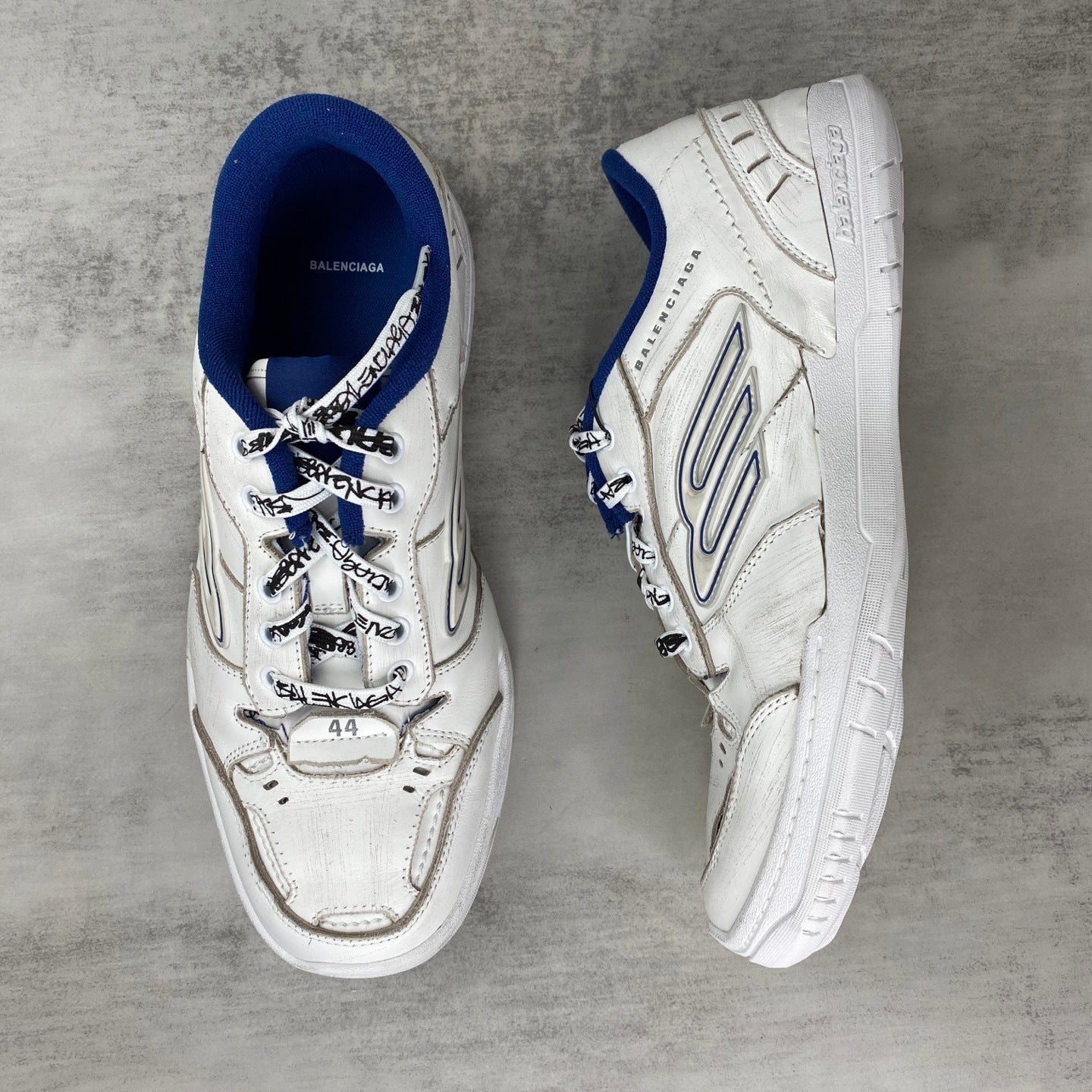 Balenciaga Hamp tons Sneaker in White/Blue: Avant-Garde Clarity