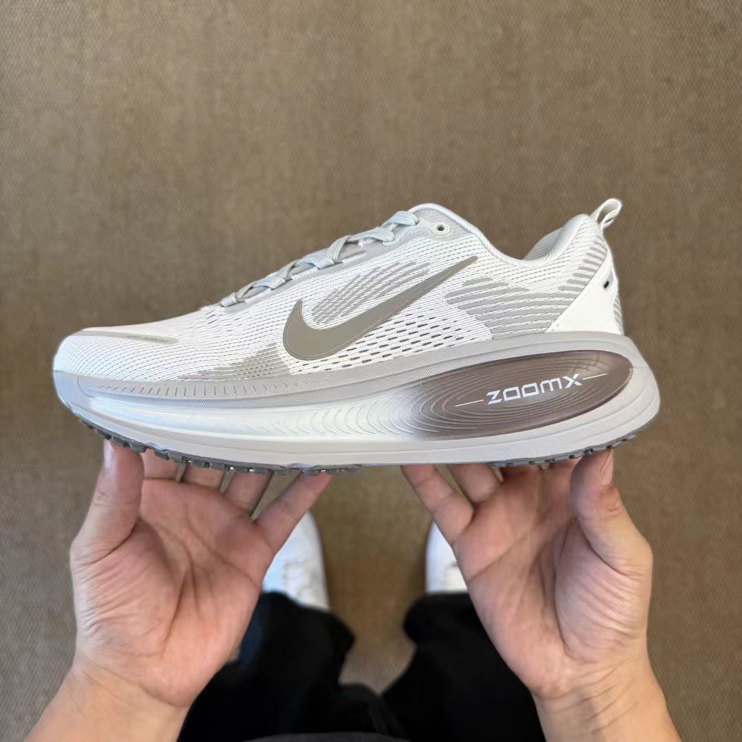 Nike Zoom Vomero in White/Grey: Urban Cumulus