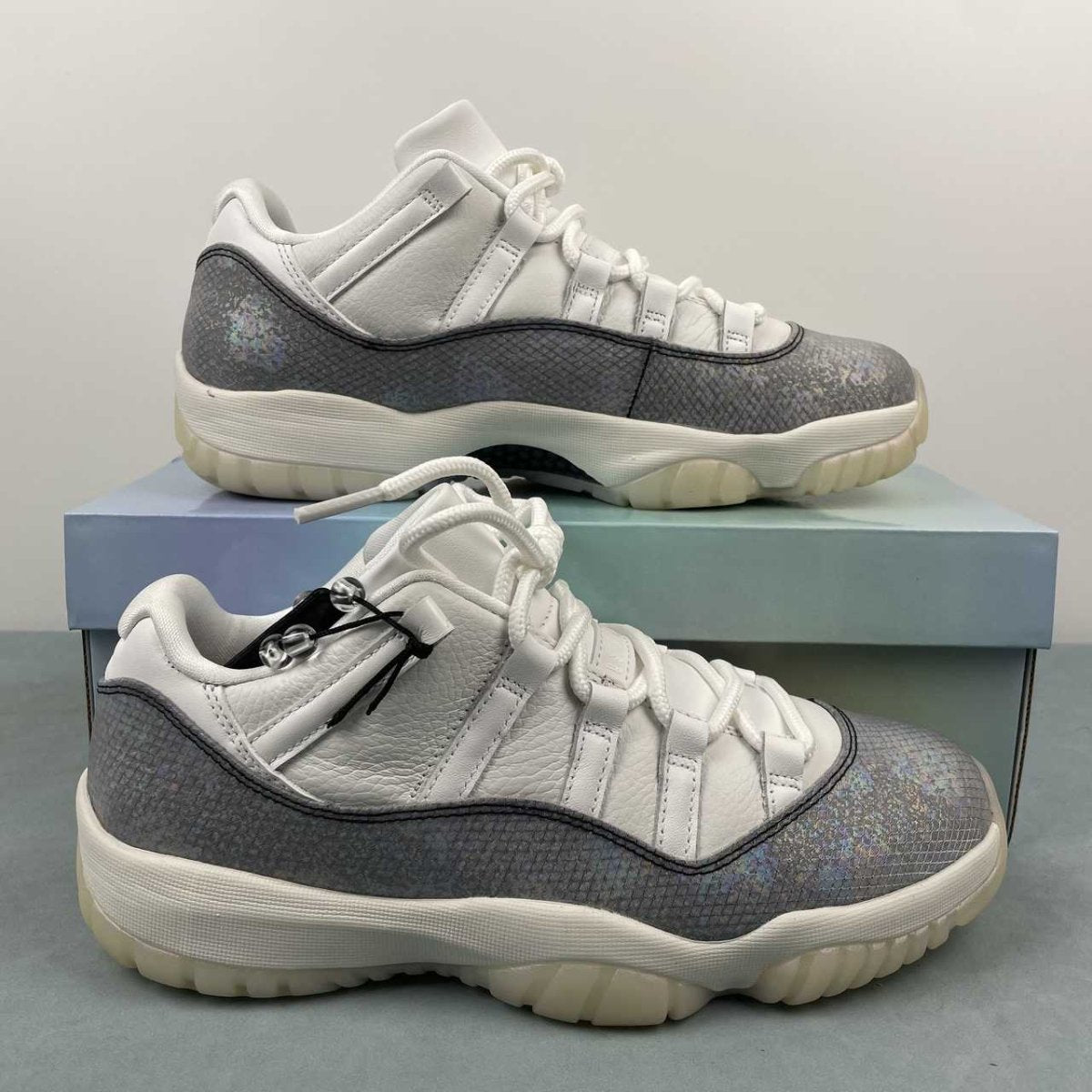 AIR JORDAN 11 RETRO x LNY - Prime Reps