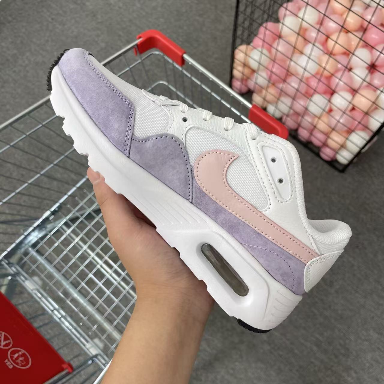 Nike Air Max “White/Purple” – Iconic Air, Bold Accents