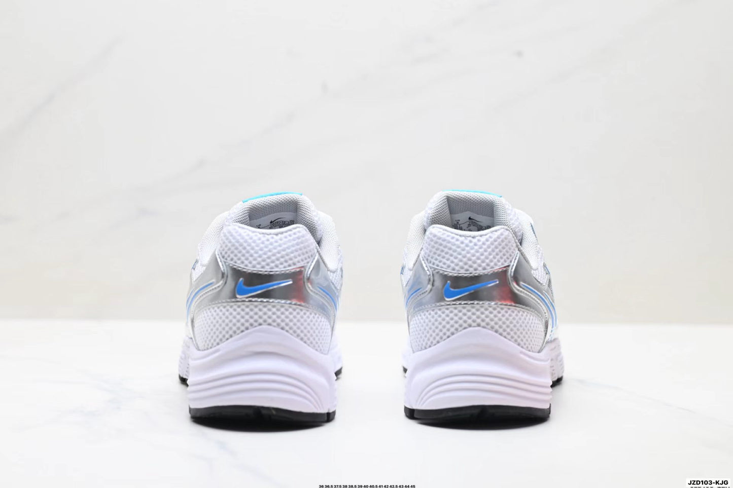 Nike Zoom Vomero 20 in White/Blue: Skyscape Cloud