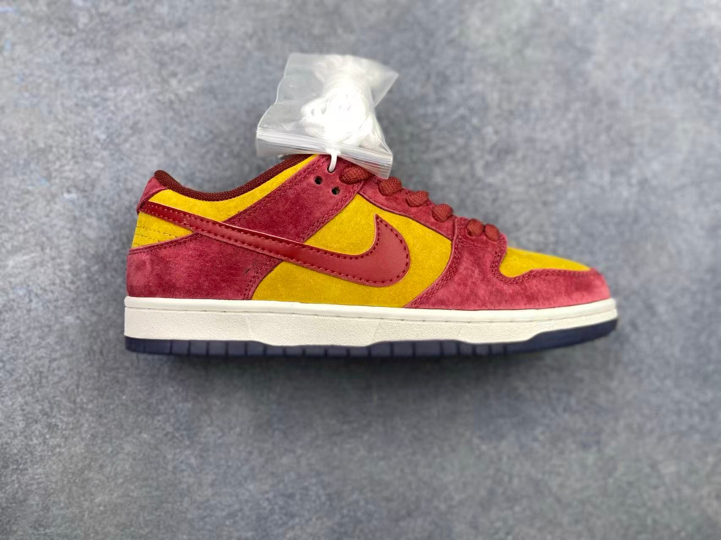 Nike Dunk “Yellow/Red” – High-Contrast Street Style