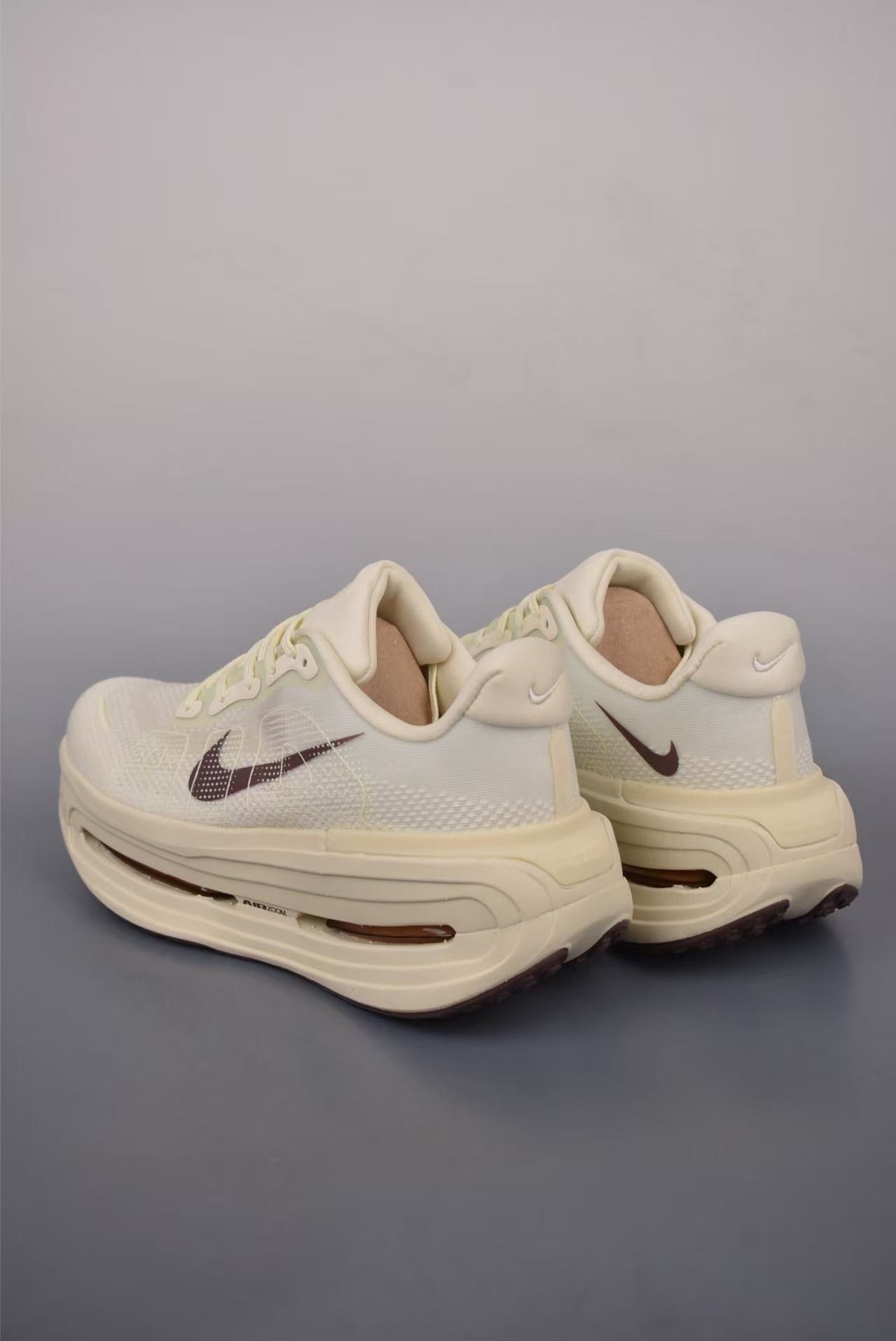 Nike Zoom Vomero Premium in Oatmeal: Baked Earth