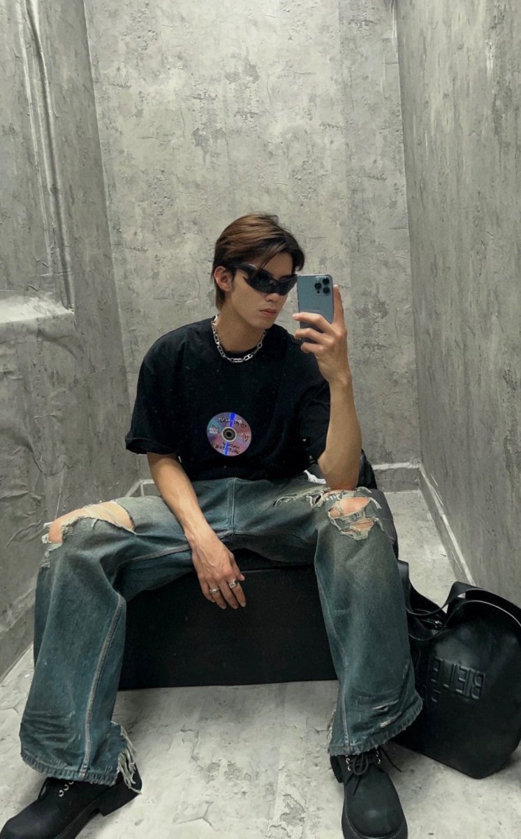 Balenciaga CD Graphic Black T-Shirt - Prime Reps