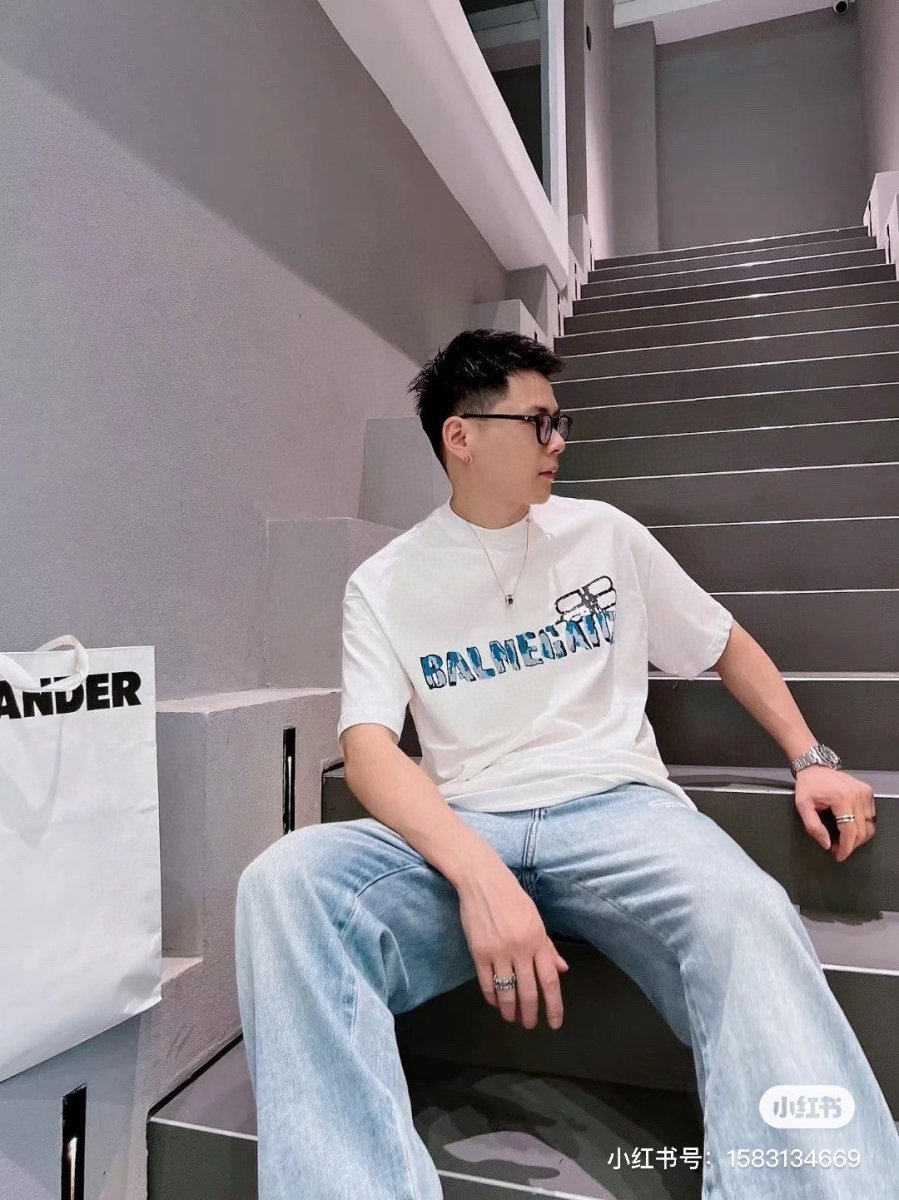 Balenciaga Distorted Logo T-Shirt - Prime Reps