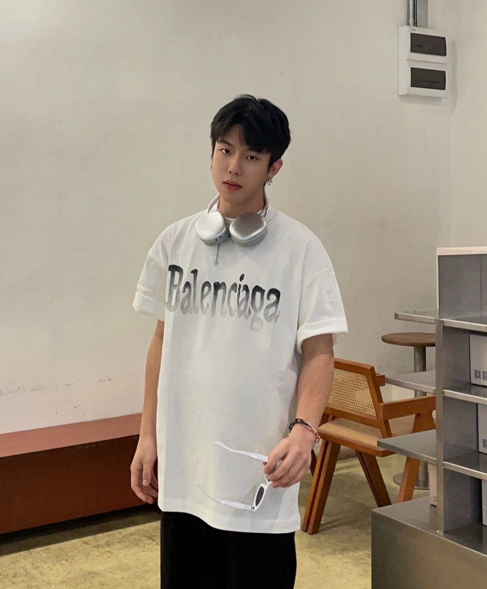 Balenciaga Gradient Logo T-Shirt - Prime Reps