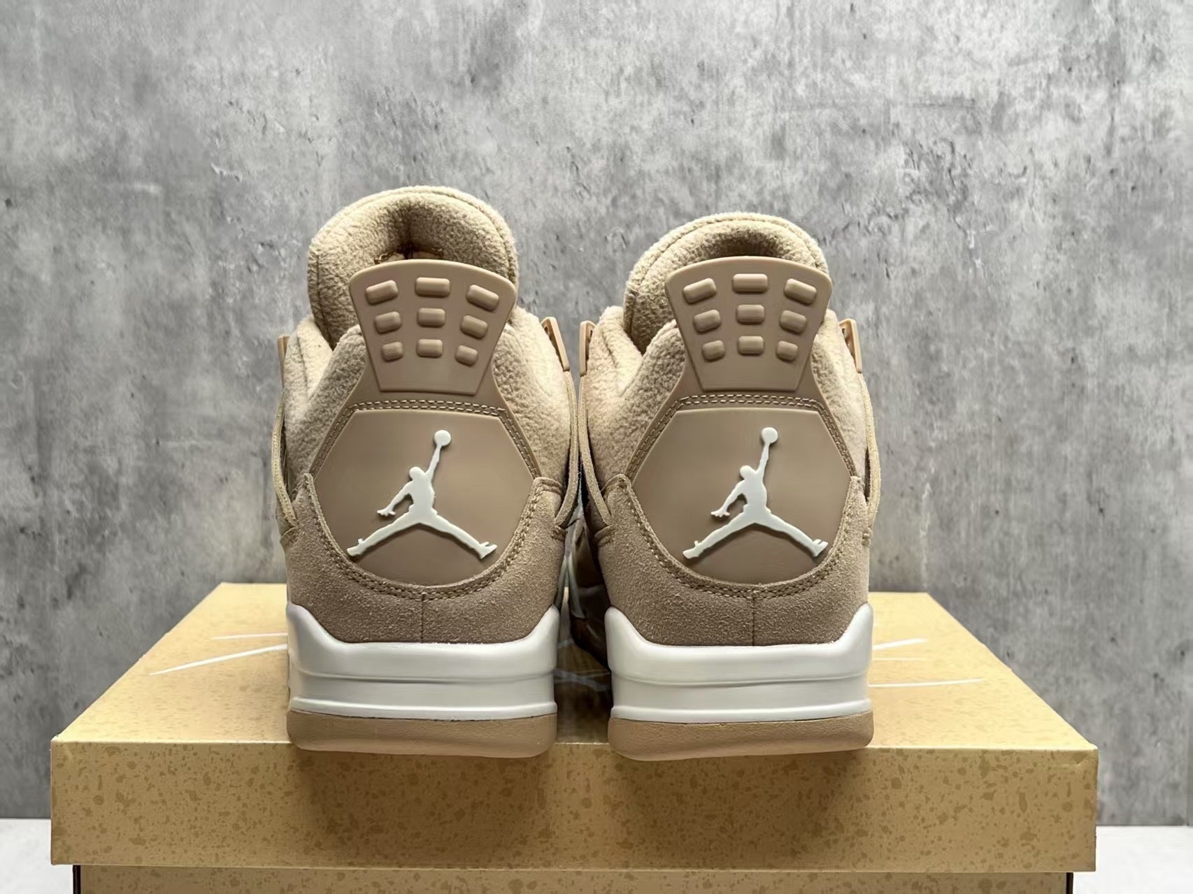 Air Jordan 4 Retro "Milk Tea"
