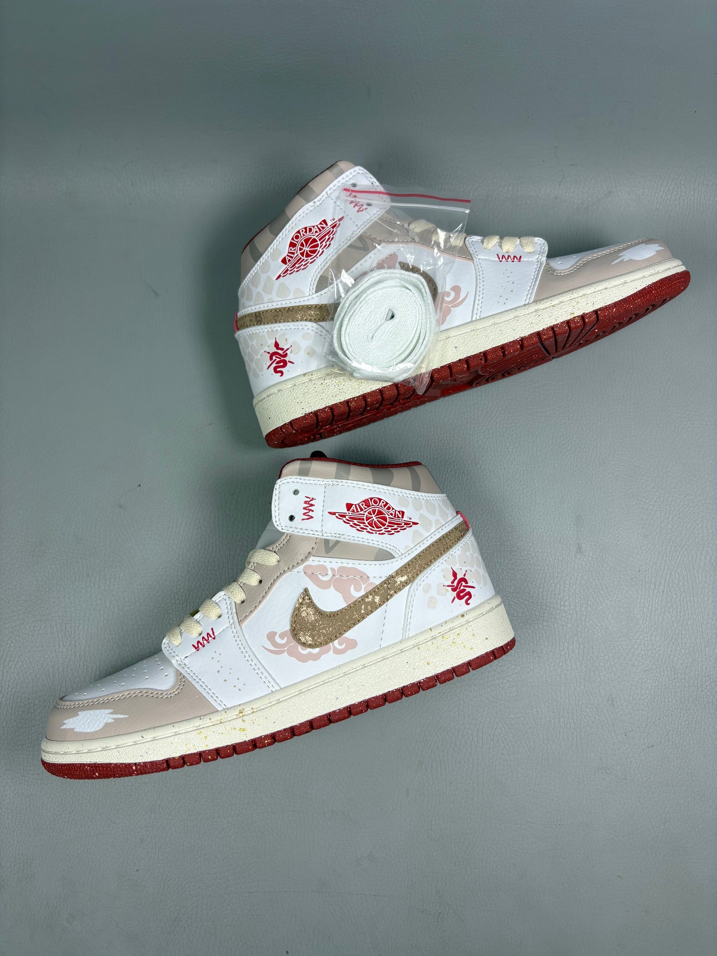 Air Jordan 1 Retro High OG 'Pink Snakeskin'