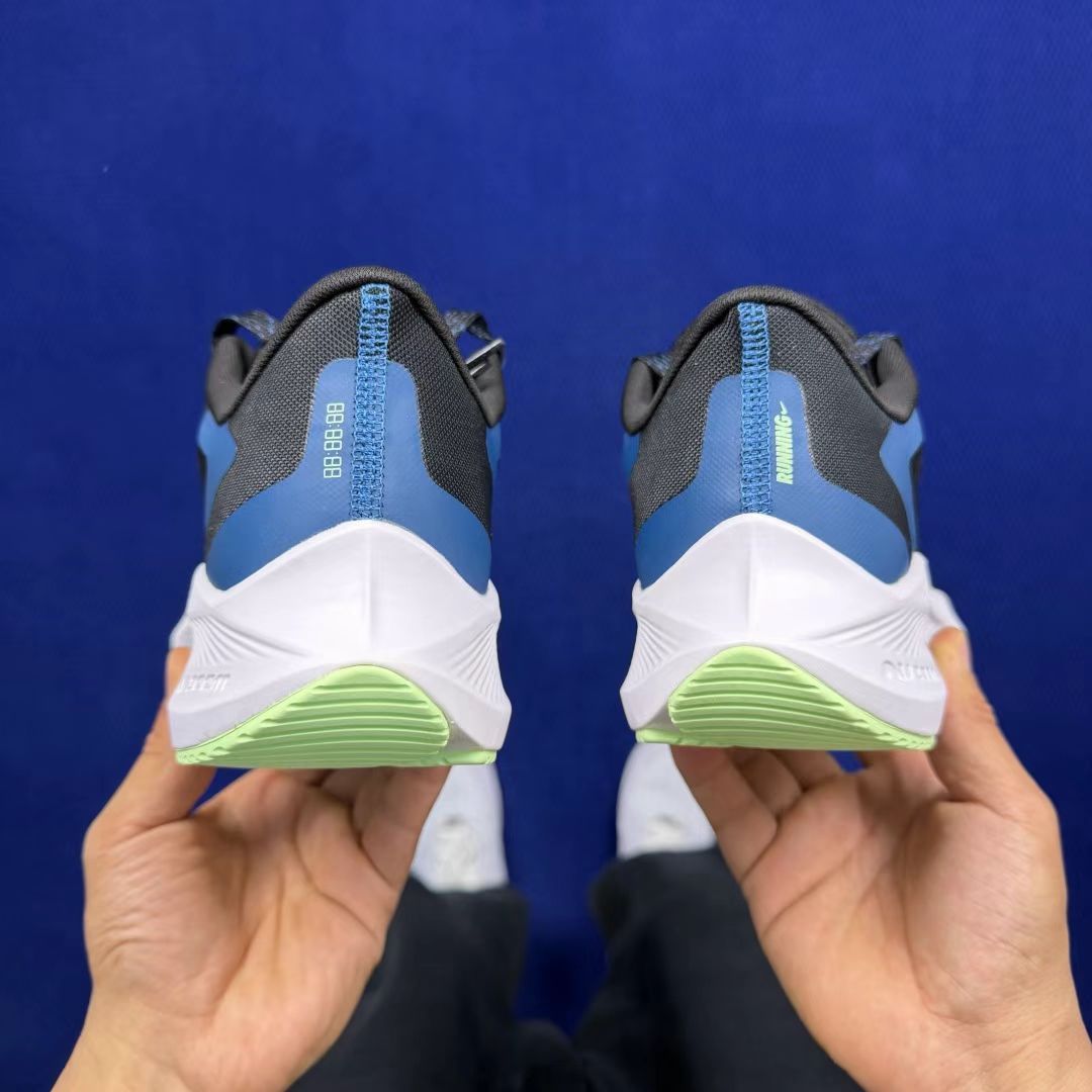 Nike Zoom Winflo in Black/Blue/Green: Nocturnal Gradient