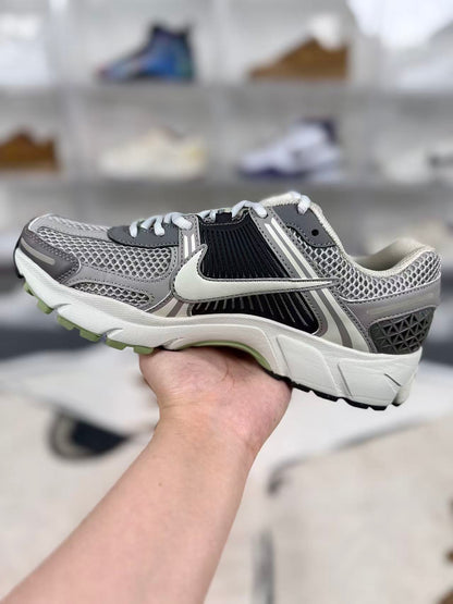 Nike Zoom Vomero 5 in Oatmeal/Grey/Green: Terra Gradient