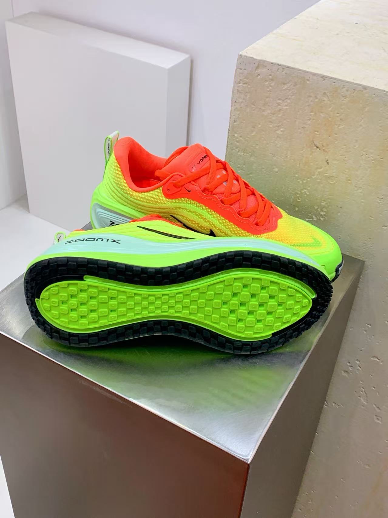 Nike Zoom Vomero in Red/Green: Festive Velocity