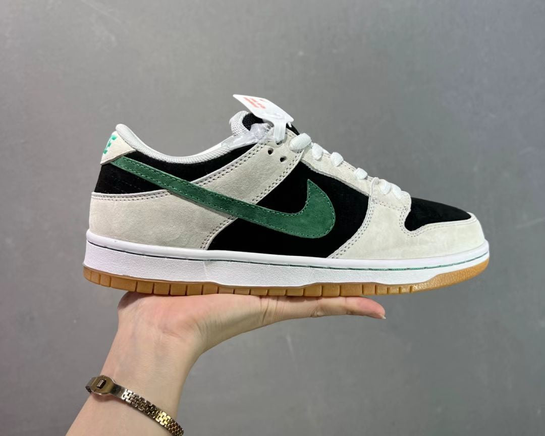Nike Dunk “Black/Mint Green” – Retro Basketball Vibe