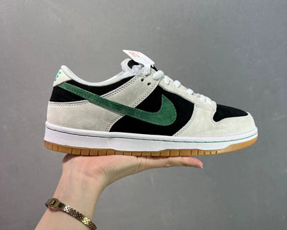Nike Dunk “Black/Mint Green” – Retro Basketball Vibe