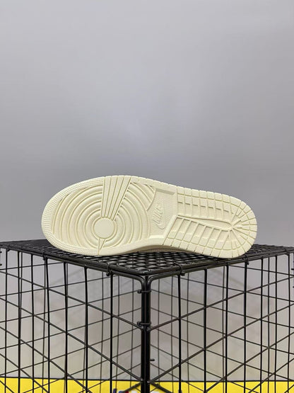 Nike Air Jordan 1 Low – White / University Red