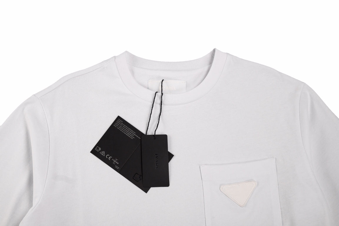 Pra*a logo pocket t-shirt (white)