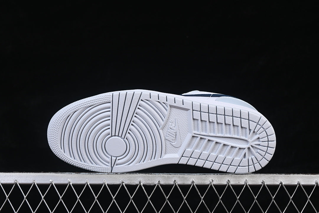 AIR JORDAN 1 LOW RETRO "WHITE / UNIVERSITY BLUE"