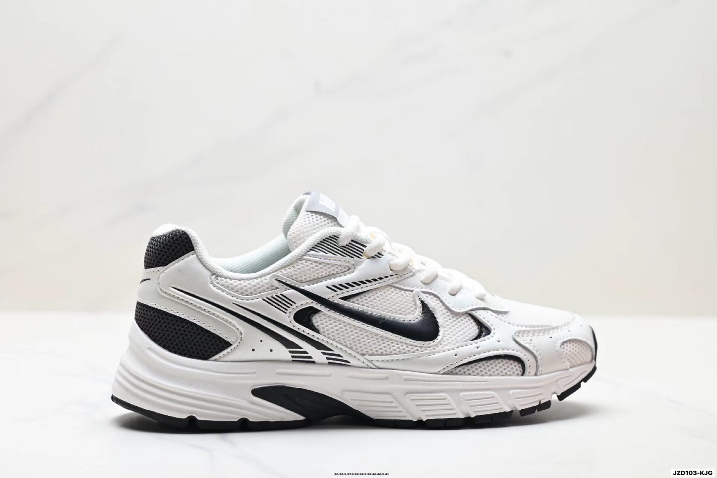 Nike Zoom Vomero 20 in White/Black: Inverted Aerial