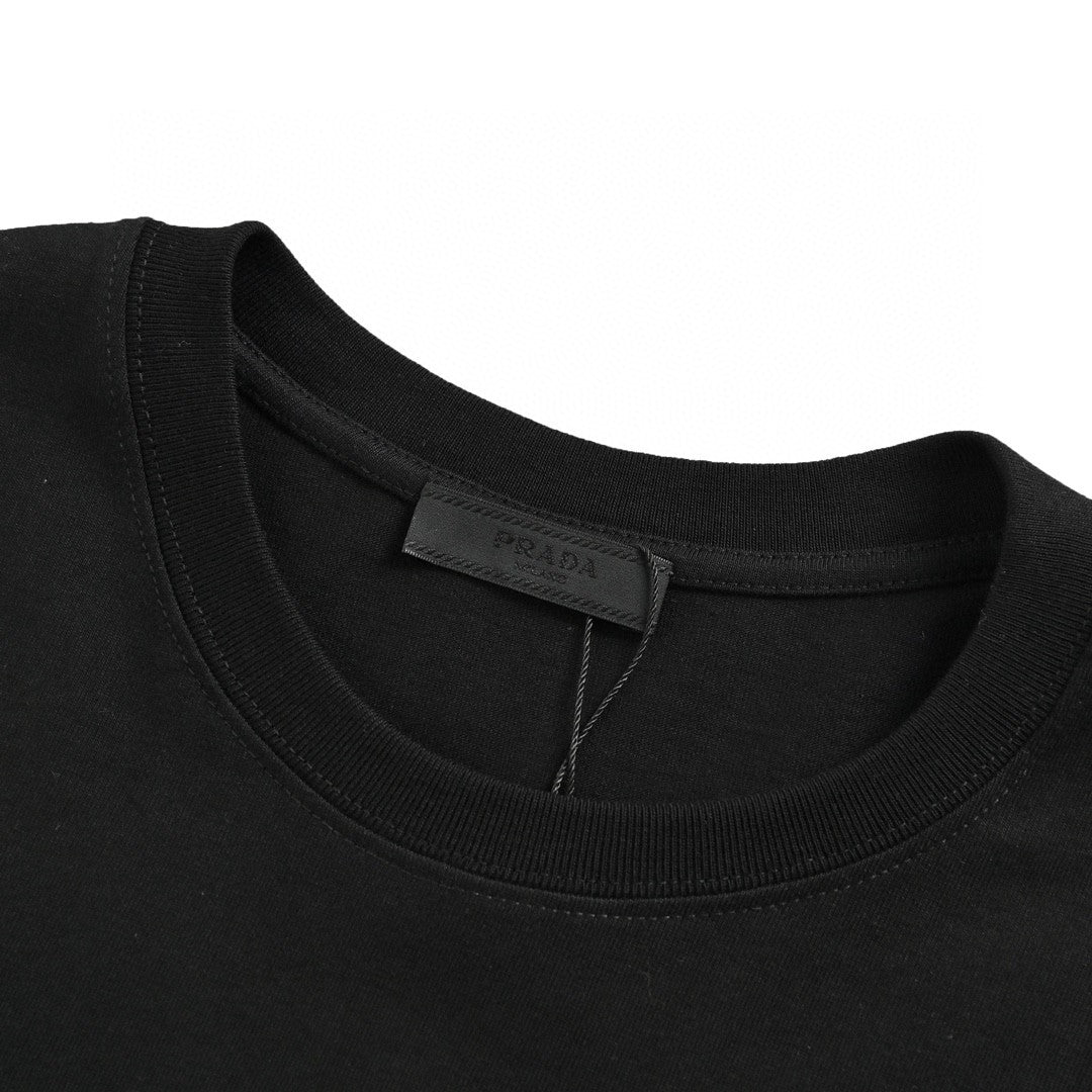 Pra*a t-shirt - black with subtle branding