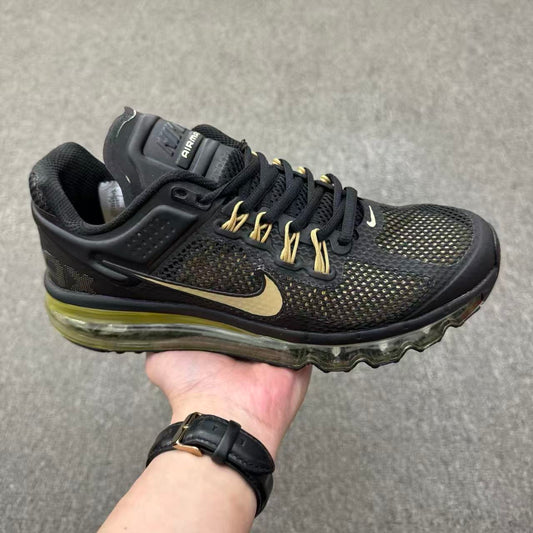 Nike Air Max “Black/Gold” – Luxurious Street Presence