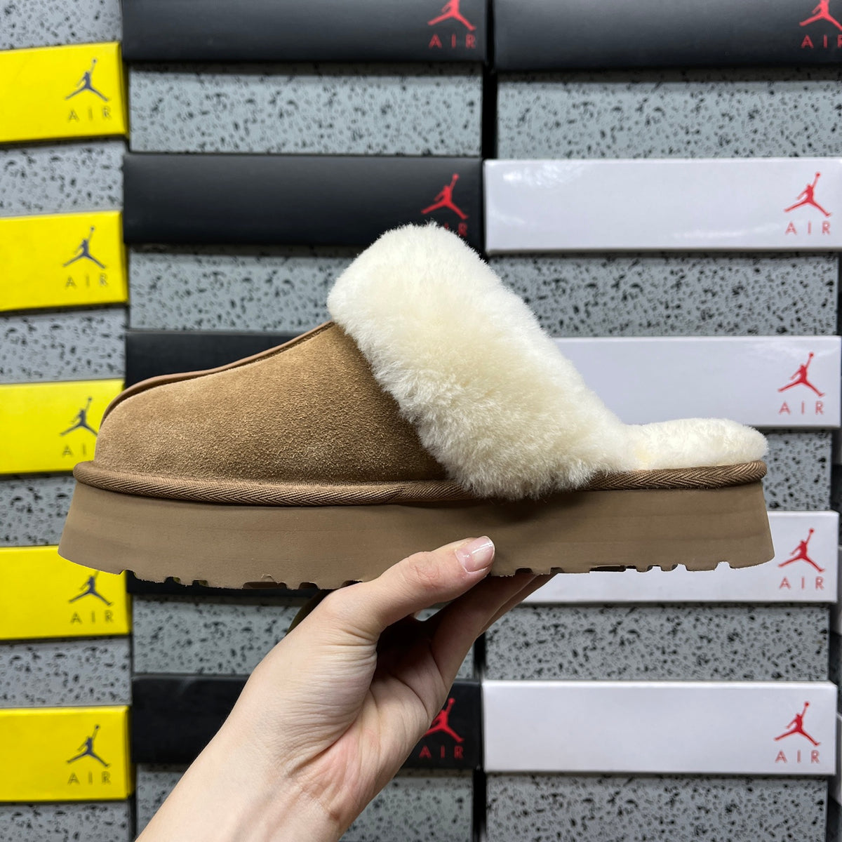 UGG Classic Ultra Mini Platform in Chestnut