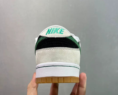 Nike Dunk “Black/Mint Green” – Retro Basketball Vibe