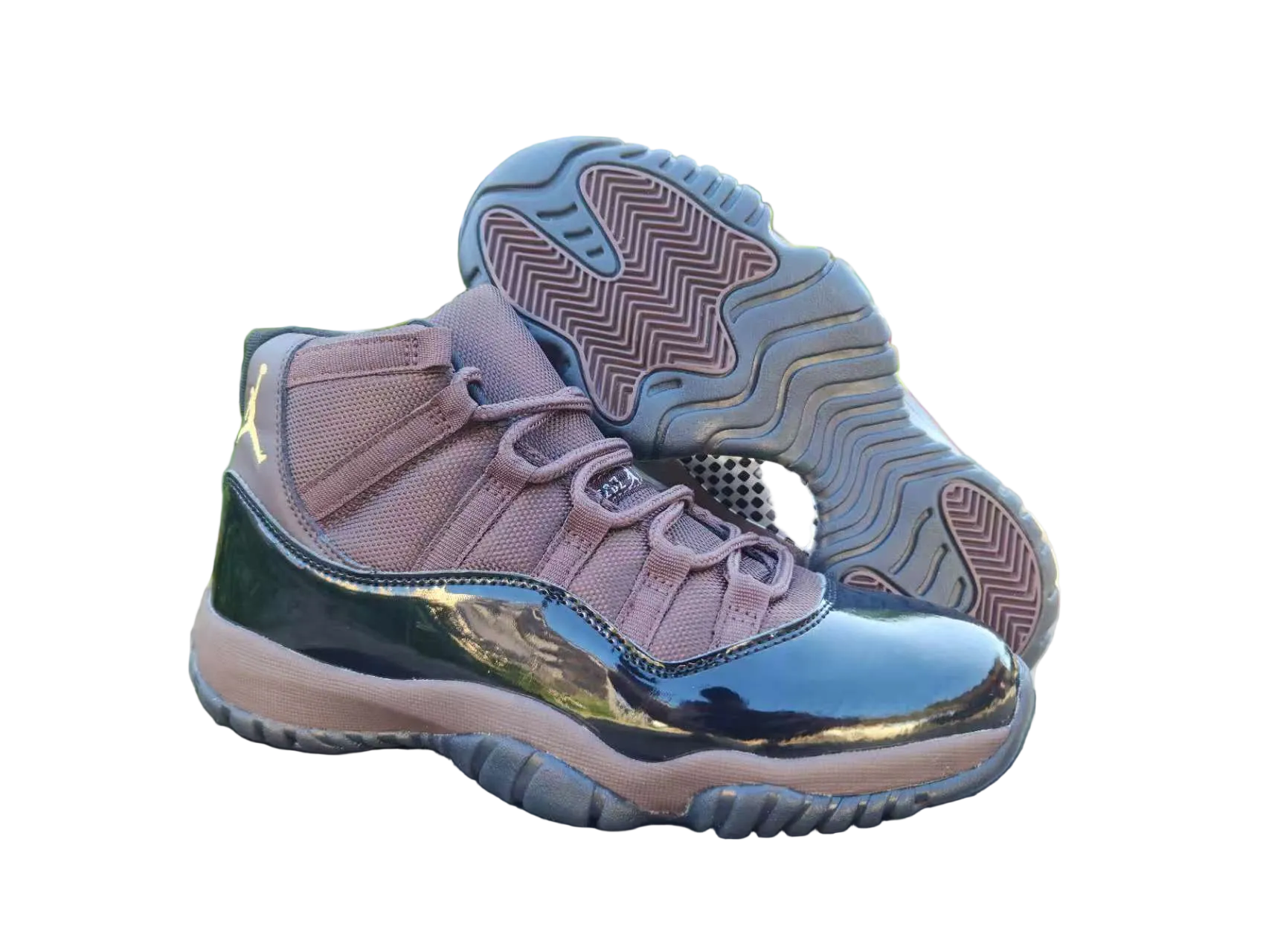 AIR JORDAN 11 RETRO "BLACK / BRONZE"