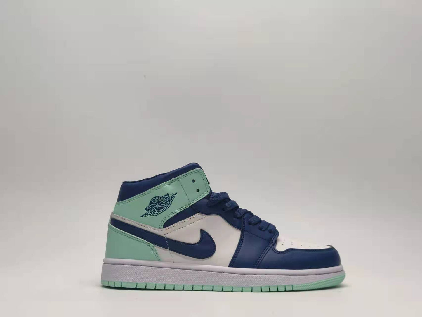 Air Jordan 1 Retro High OG "Blue Mint"