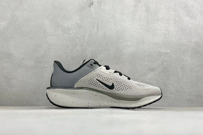 Nike Quest 6 in Grey/Black: Urban Engine