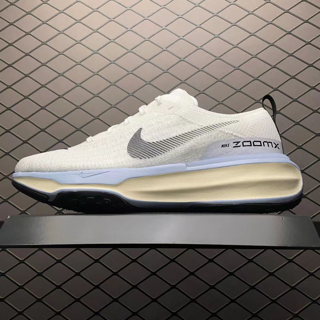 Nike Zoom Run in White/Black/Mist Blue: Aerial Drift