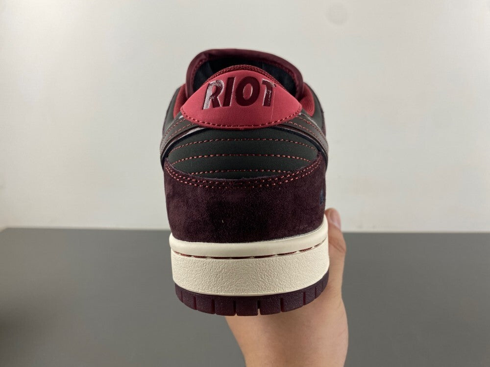 Nike SB Dunk Low "Bordeaux / Anthracite"