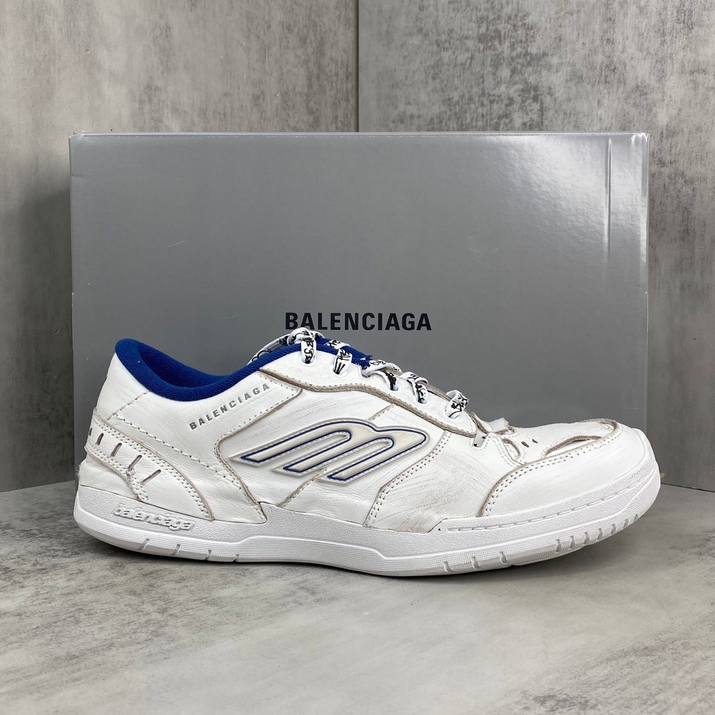 Balenciaga Hamp tons Sneaker in White/Blue: Avant-Garde Clarity